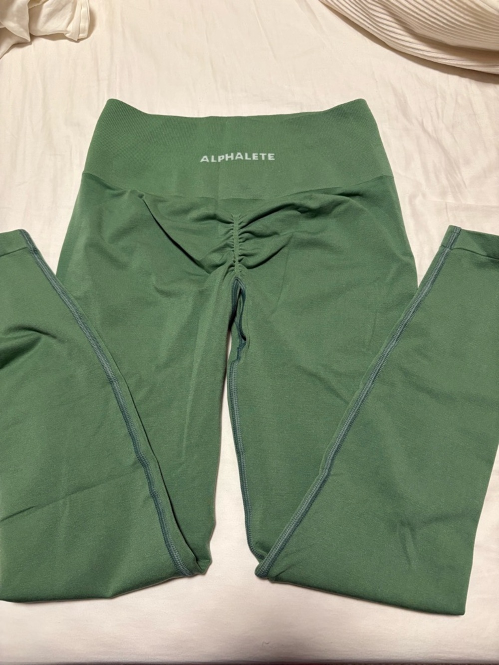 Alphalete amplify seamless high-waist leggings in forest green - Picture 3 of 4